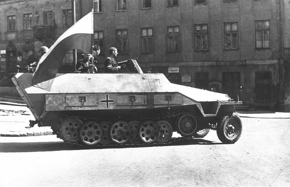1280px-Warsaw_Uprising_-_Captured_SdKfz_251_(1944).jpg
